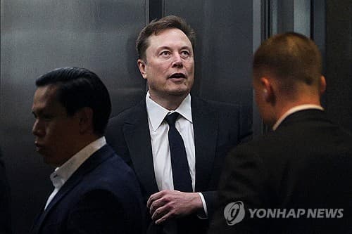 머스크 "오픈AI 영리화 서류 안읽어…테슬라, AGI 개발 뜻 없어"