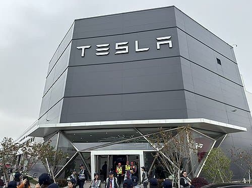 China Tesla owners "Full Self-Driving feature false advertising"...class action lawsuit