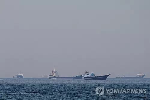 International oil prices surge for fourth straight day amid Hormuz tension... Brent crude tops $105