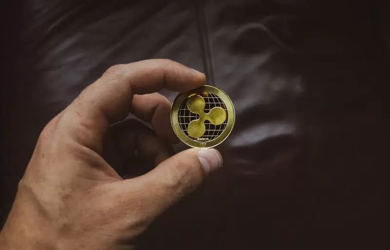 XRP, 7년째 3달러 벽 못 벗어났는데...분석가 "테슬라 폭등 직전과 판박이"